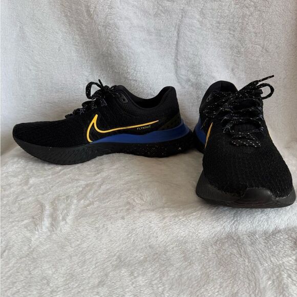 Nike Men's React Infinity Run Flyknit 3 SE Running Shoes - Picture 2 of 8